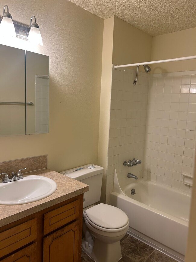 Building Photo - (749) Jackson Square - 2 Bedroom  / 1.5 Ba...