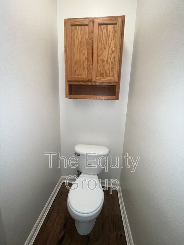 Building Photo - 2911 S Sallee Ct