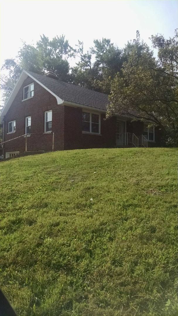 Building Photo - 3 bedroom, 1.5 bath Home: A MUST SEE! ONE ...