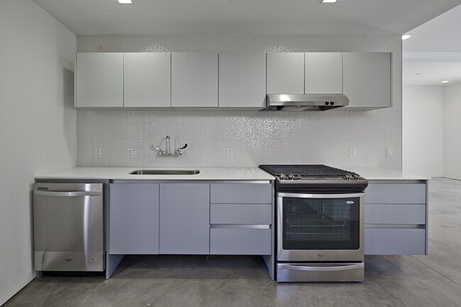 Building Photo - 825-827 Kodak Drive