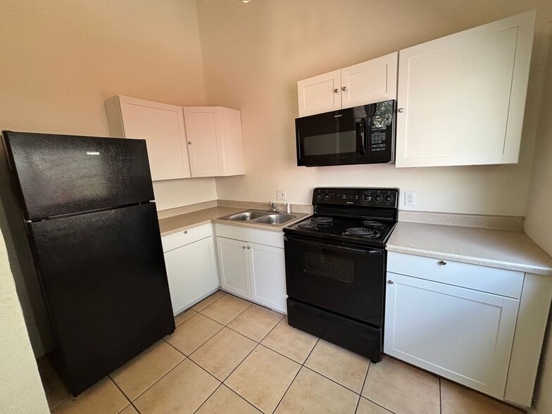 Building Photo - 1 E Navajo Rd