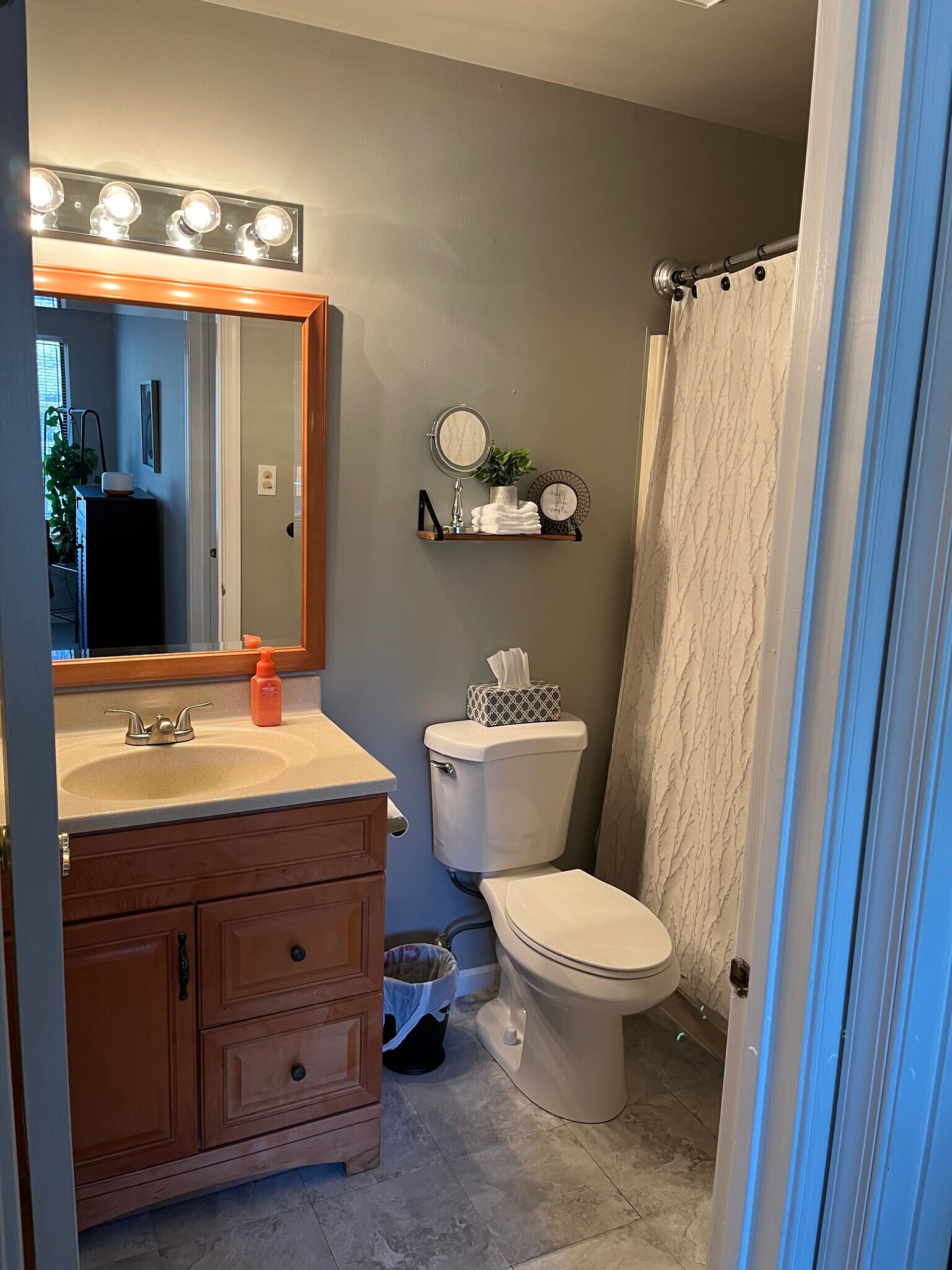 Building Photo - 1604 Diamond Drive