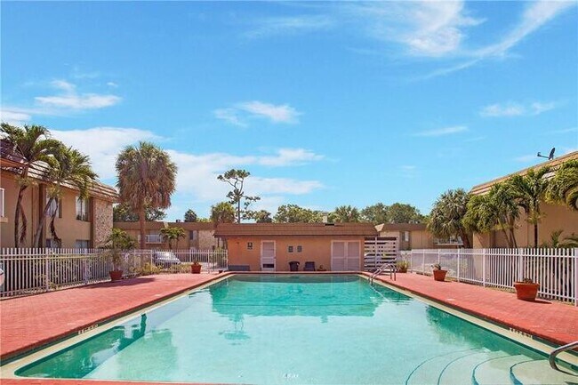 Building Photo - 1830 Maravilla Ave