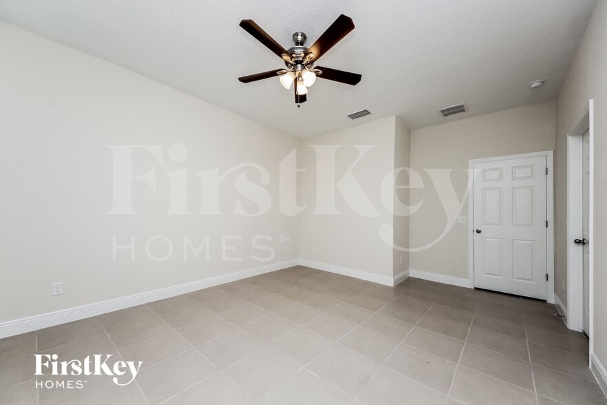 Building Photo - 510 Magpie Ln