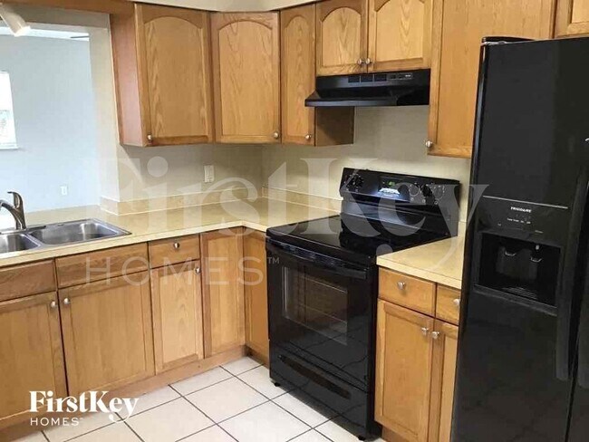 Building Photo - 613 Brittany Ct