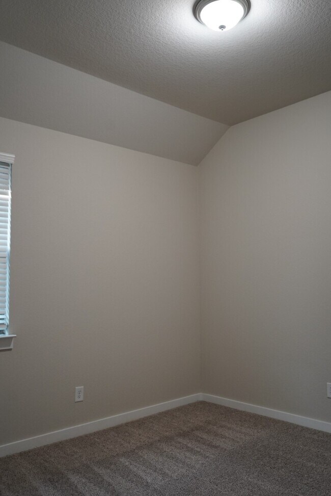 Building Photo - 3023 Jackmans Diamond