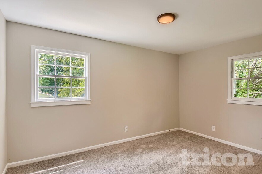 Building Photo - 535 Circle Dr