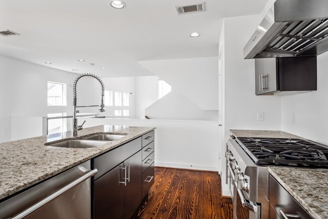 Building Photo - 2936 Commerce St