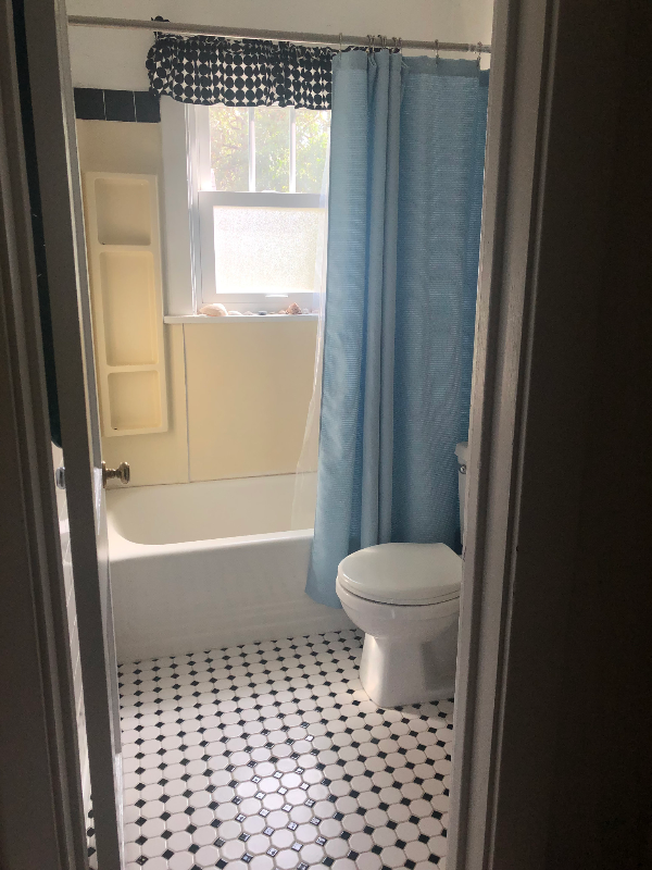 Building Photo - 607 E Laurel St