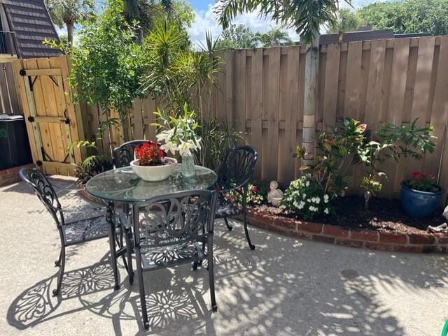 Building Photo - 1120 11th Ct