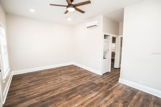 Building Photo - 1700 Park St N