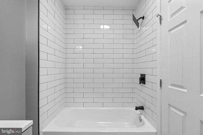 Building Photo - 1213 Washington Blvd