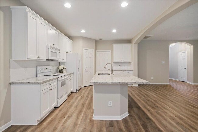 Building Photo - 130 W Burberry Cir