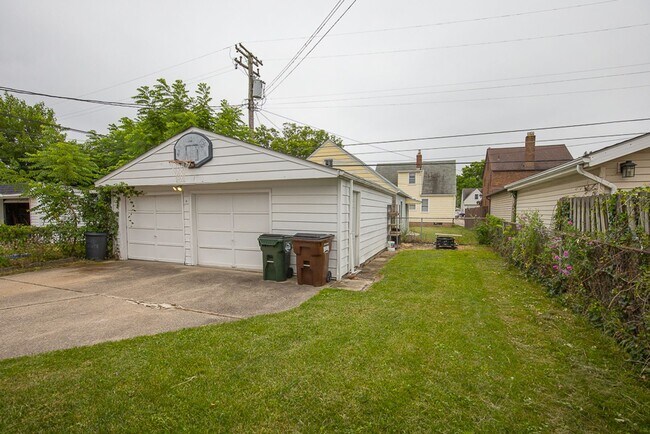 Building Photo - 4011 Dawnshire Ave