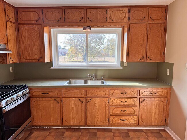 Building Photo - 3 Bed 1.5 Bath Home Close to Sheppard AFB!