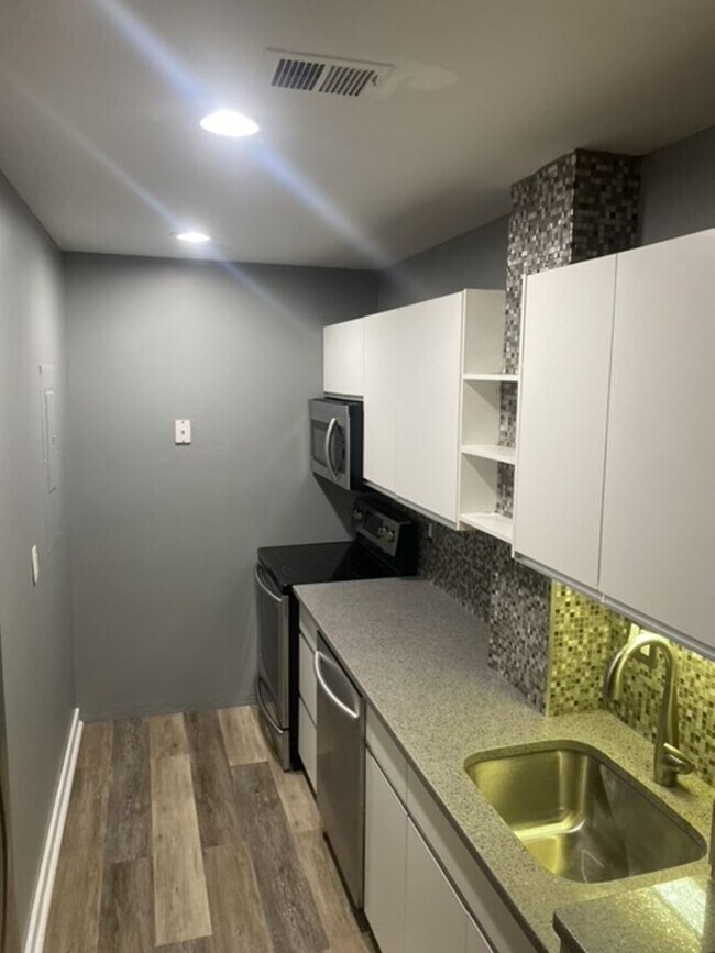 Building Photo - Gorgeous Canton Shipyard Studio w/ AC & Parking! Available 7/15