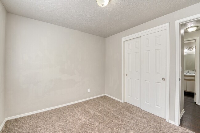 Building Photo - 1438 N Bluff Pl