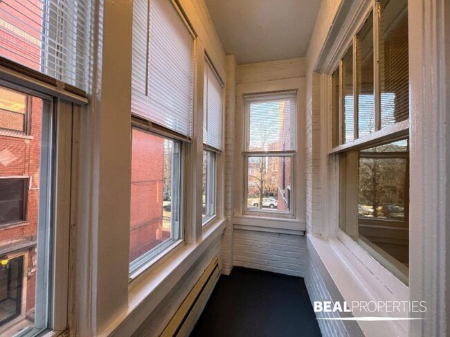 Building Photo - 2 bedroom in CHICAGO IL 60640