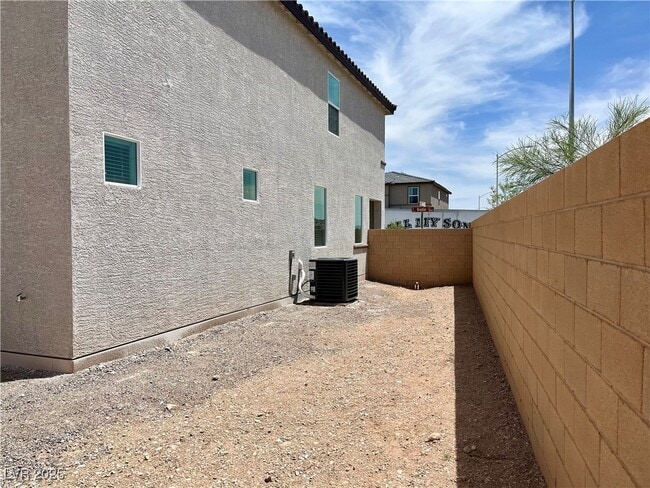 Building Photo - 9693 Biedler Ct