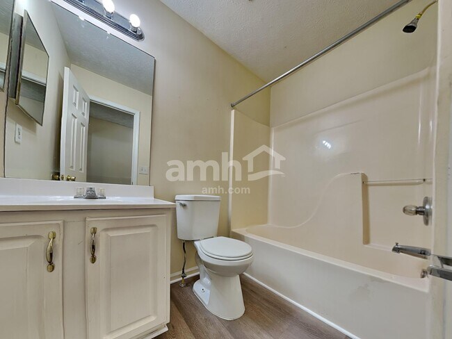 Building Photo - 3548 Grovecrest Way