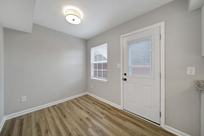 Building Photo - Lovely 3 Bed 2.5 Bath Home!