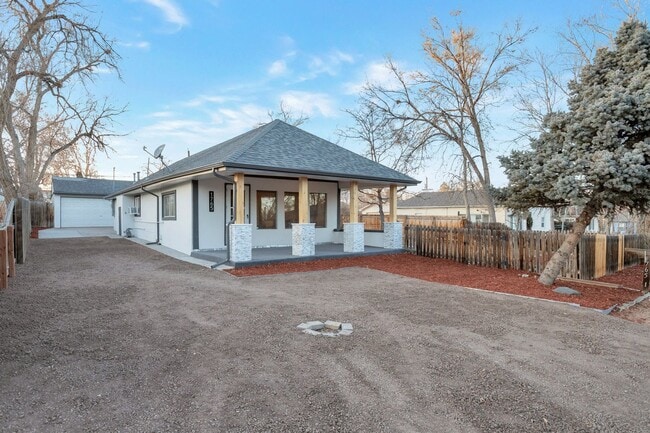 Building Photo - Beautiful 3 Bed 1 Bath Home in Edgewater!