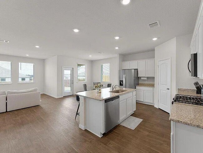 Building Photo - 305 Evergreen Sumac Lp