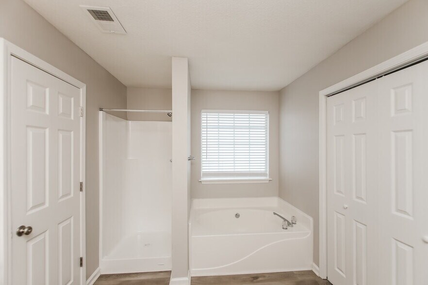 Building Photo - 5407 Sweetsprings Dr SW