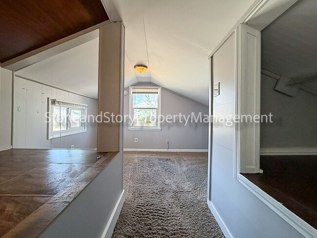 Building Photo - 3 bedroom 2 bath near Washburn University