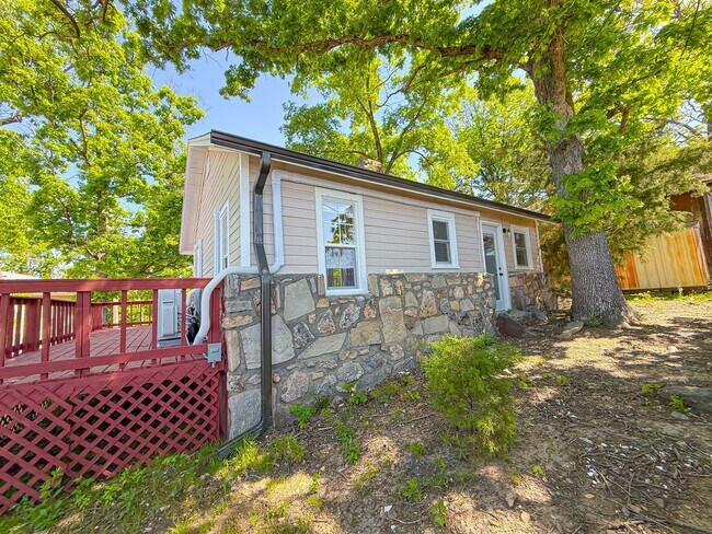 Building Photo - AVAILABLE NOW 2B/1B Lake View Living in the Heart of Osage Beach
