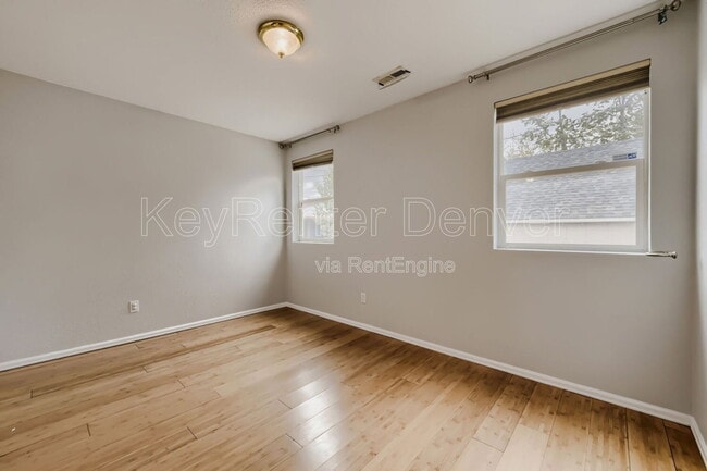 Building Photo - 4870 Beach Ct