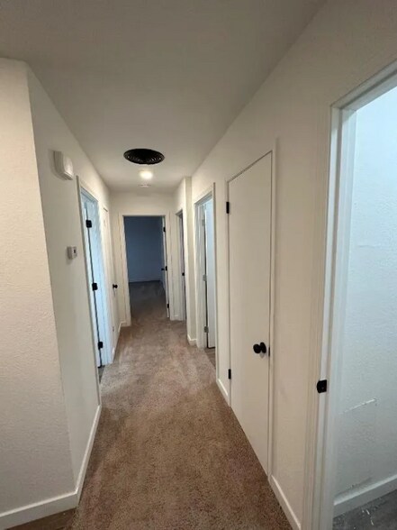 Building Photo - 1402 Chapala Way