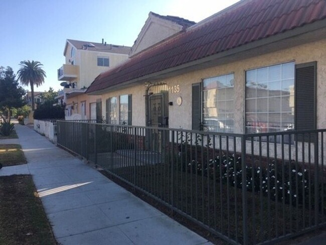 Building Photo - 1135 Dawson Ave