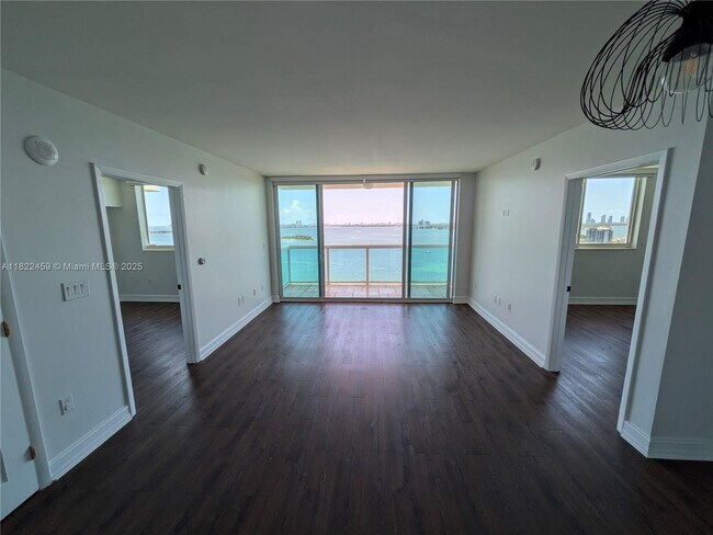 Building Photo - 1800 N Bayshore Dr