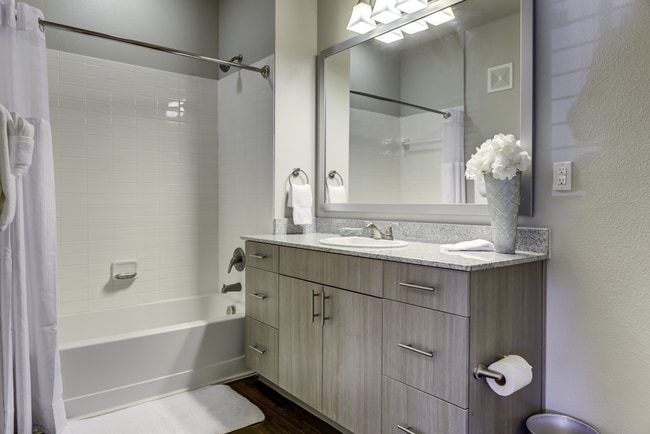 The Oak Bath pic 2.jpg - Woodcreek