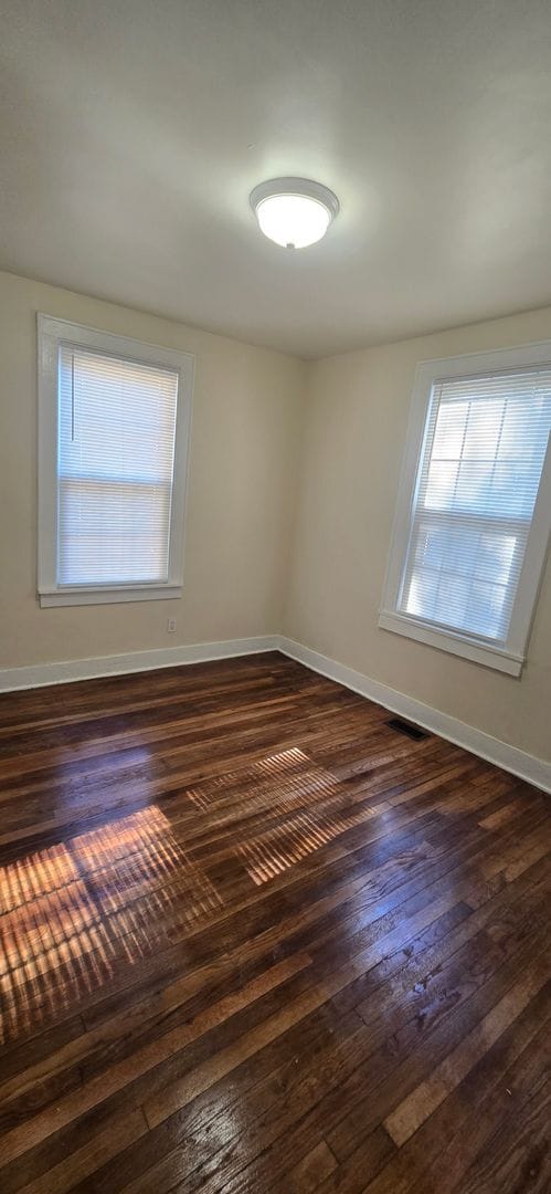 Building Photo - Freshly Renovated 3 bedroom available!