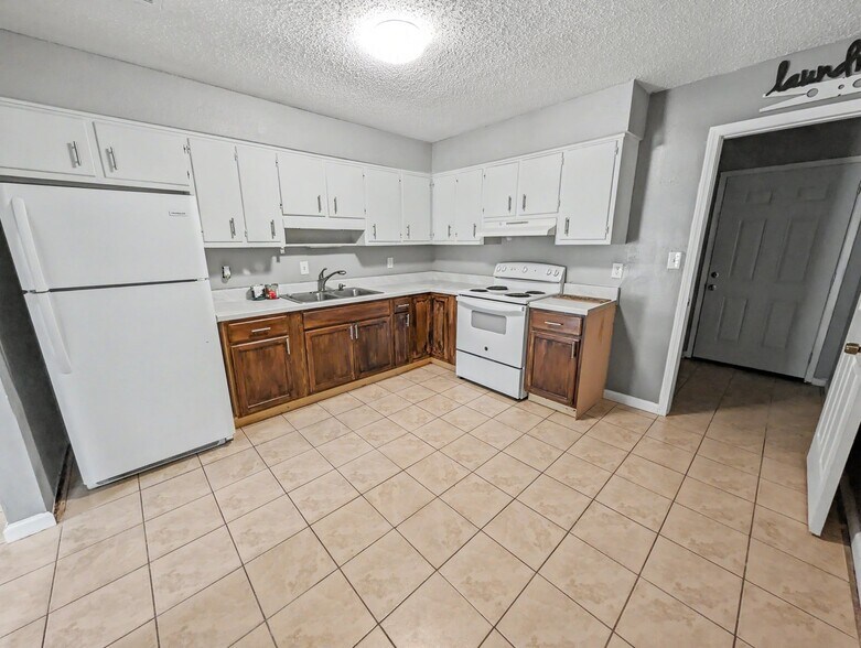 Building Photo - 1007 Winton Ave