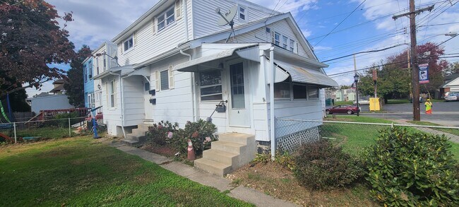 Building Photo - 2700 Edgmont Ave