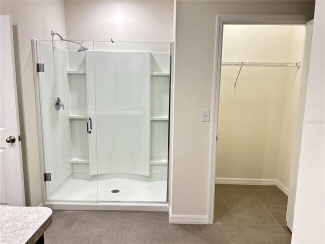 Building Photo - 4965 NE 14th Pl