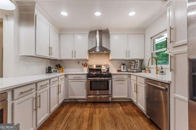 Building Photo - 2357 Cortez Way NE