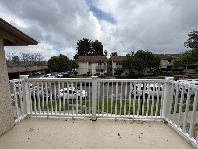 Building Photo - Quail Meadows Upstairs Condo