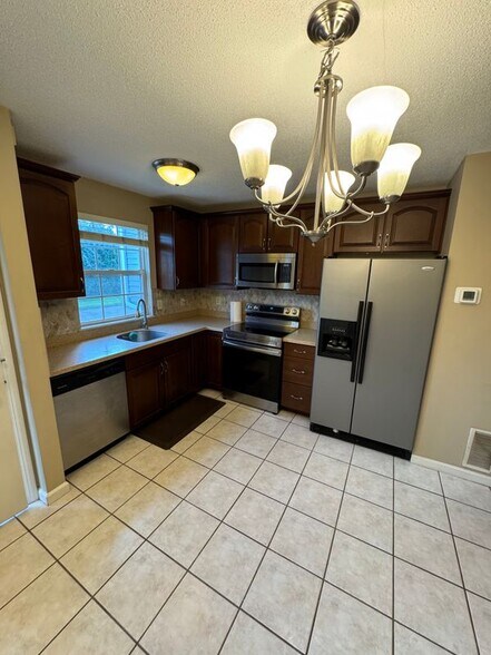 Building Photo - 41 Waters Edge Dr