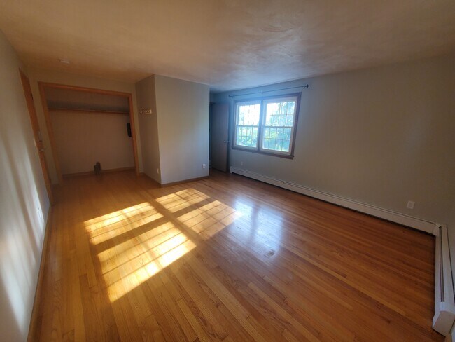 Building Photo - 36 N Maple St