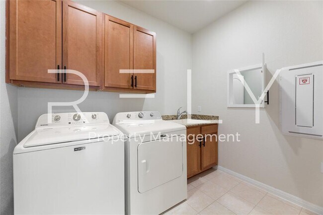 Building Photo - 603 Double Lp St