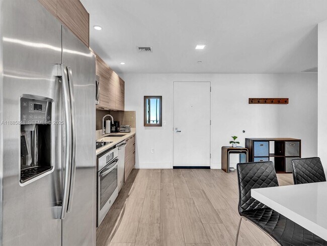 Building Photo - 121 NE 34th St