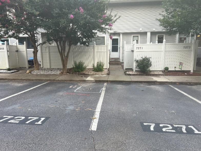 Building Photo - 7271 Sandy Creek Dr