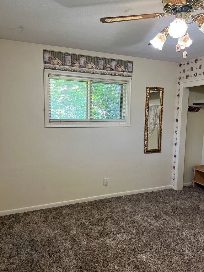Building Photo - Charming 4-Bed, 1.5-Bath Home on the Outsk...