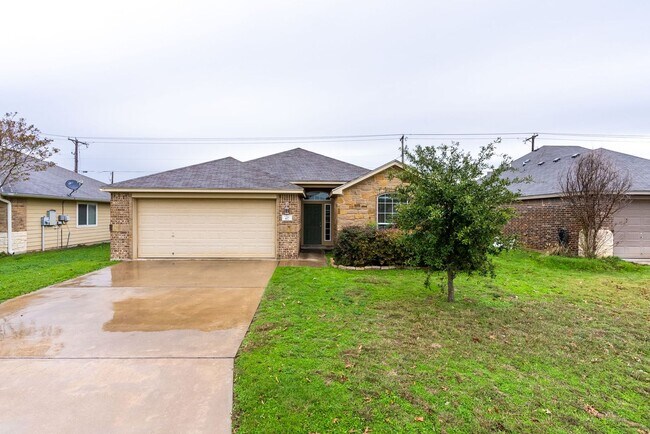 Primary Photo - 417 Emerald Ridge Dr