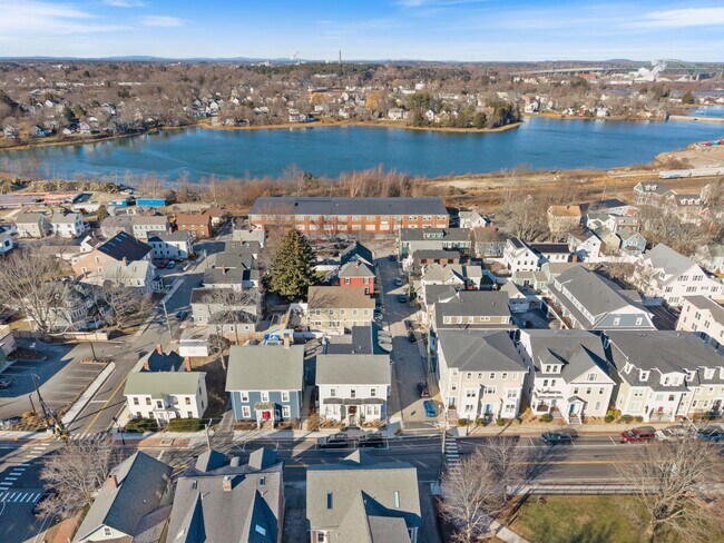 Building Photo - 303 Islington St