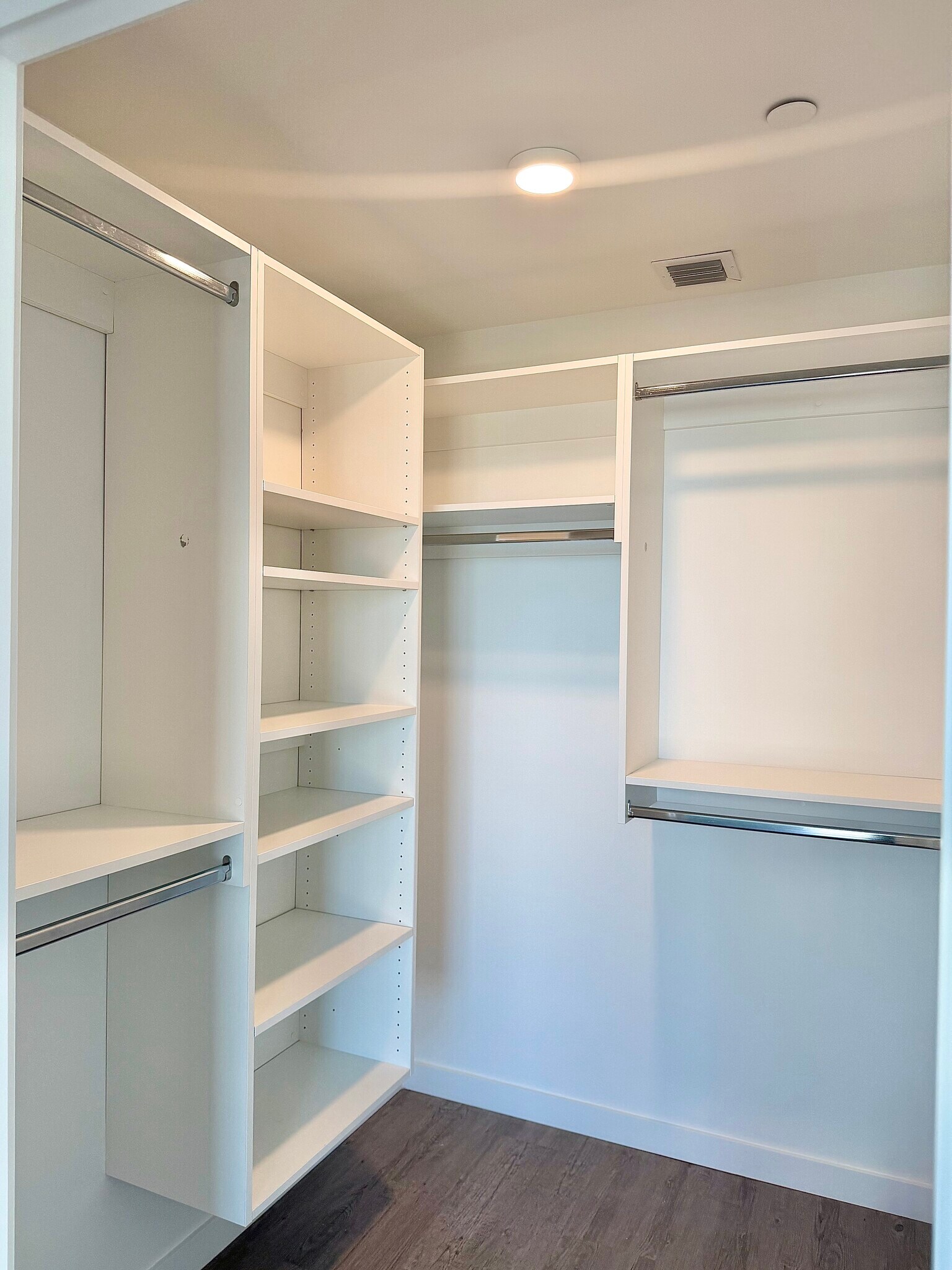 Building Photo - 2000 N Bayshore Dr